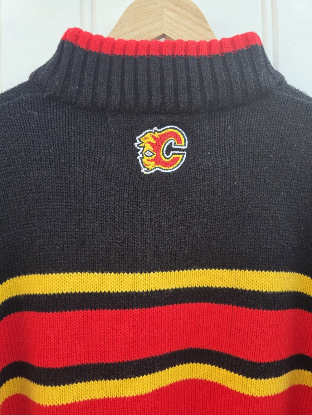 Vintage Calgary Flames NHL Hockey 1/4 Zip Knit Sweater Mens XL - Picture 9 of 10